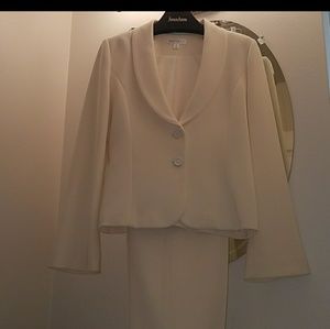 ♥️Black and white suit♥️